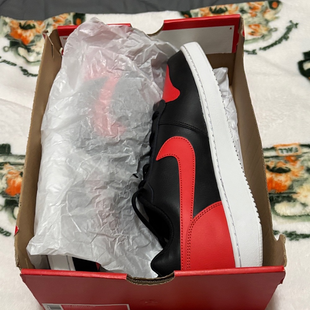 Nike Men's Black and Red Sneakers - Picture 6 of 7
